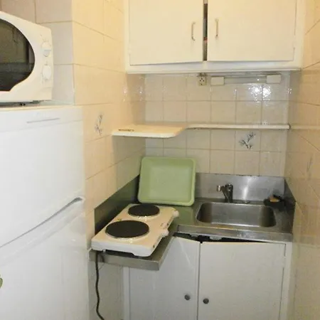 Studio Le Lavandou, 1 Piece, 2 Personnes - Fr-1-251-470