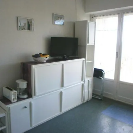 Apartment Studio Le Lavandou, 1 Piece, 2 Personnes - Fr-1-251-470